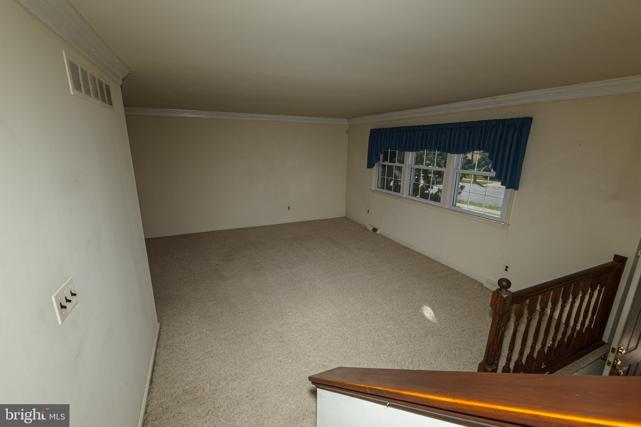 FOUR SEASONS - Residential