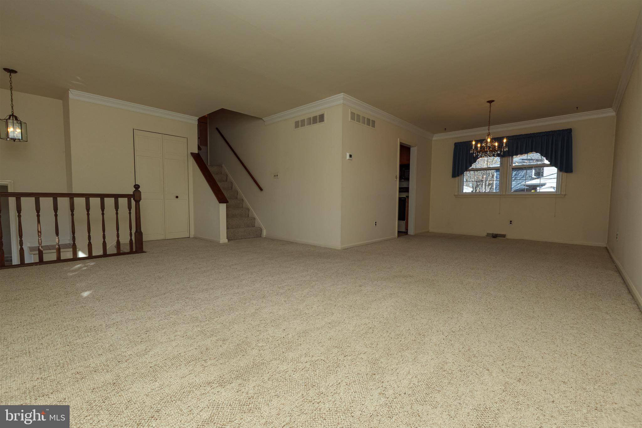 FOUR SEASONS - Residential