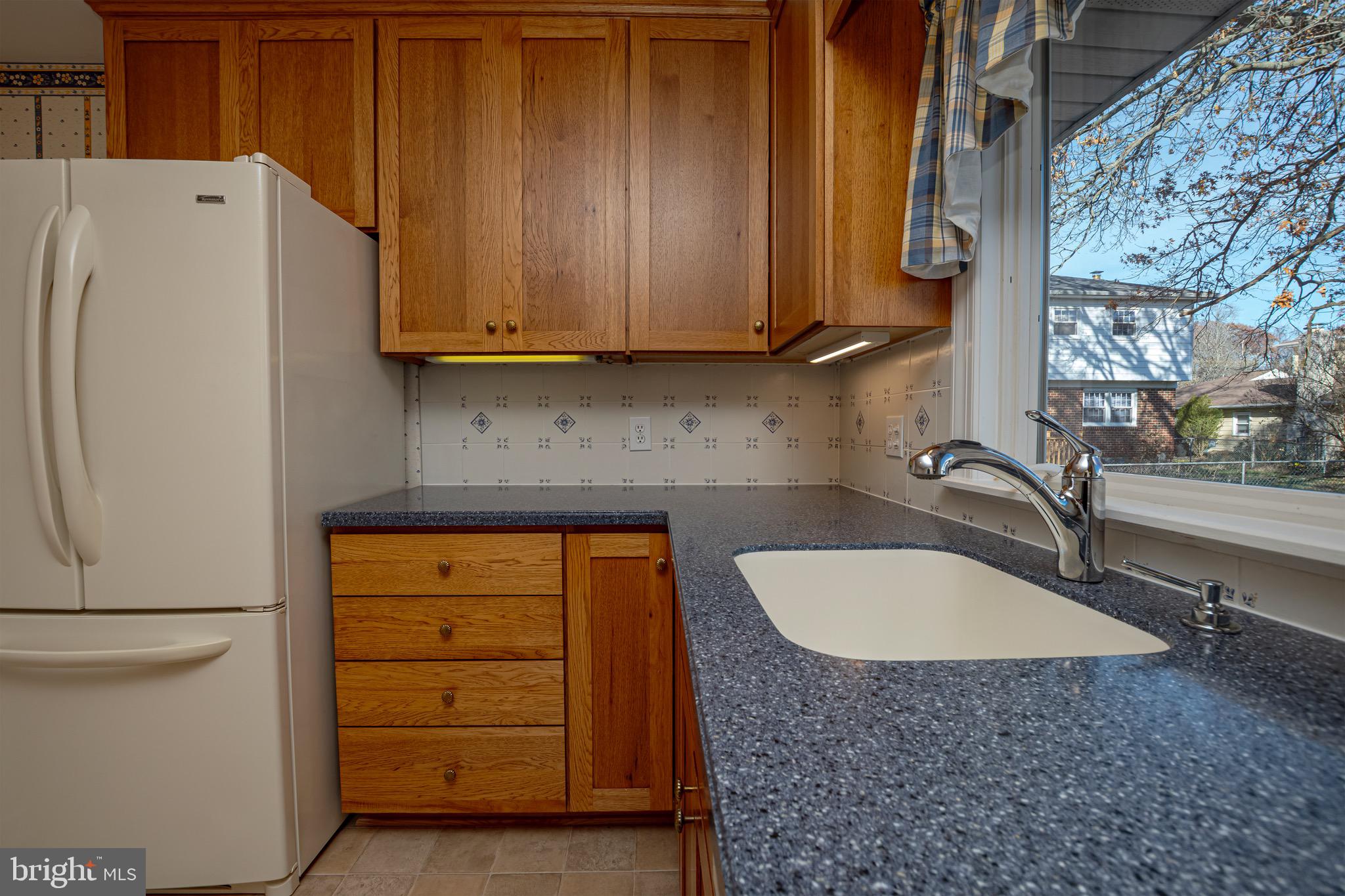 FOUR SEASONS - Residential