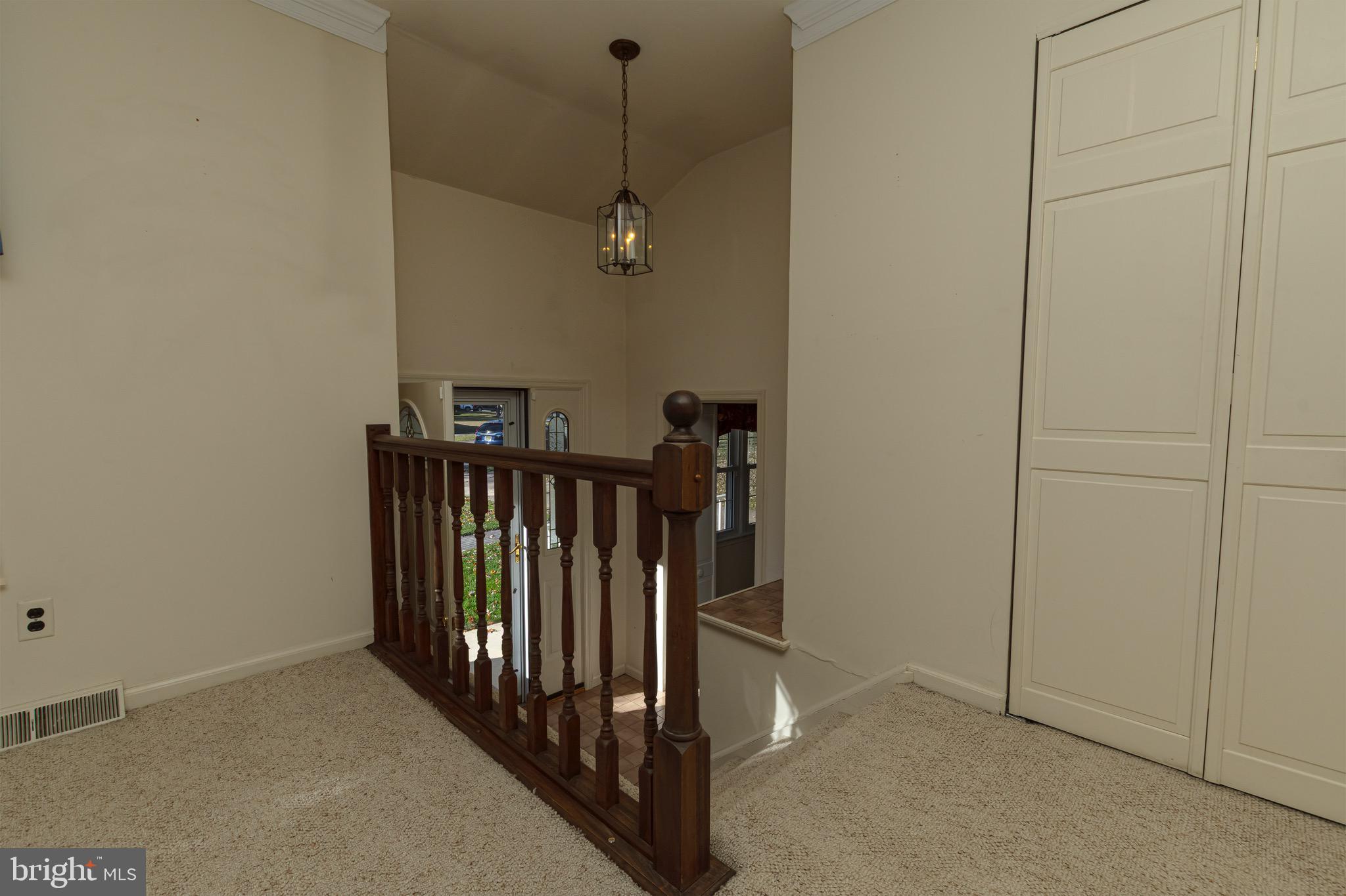 FOUR SEASONS - Residential