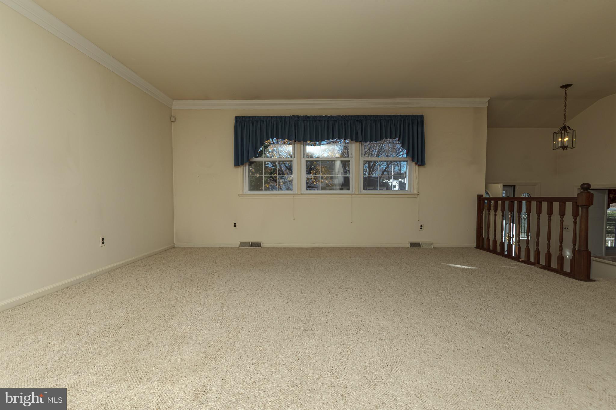 FOUR SEASONS - Residential