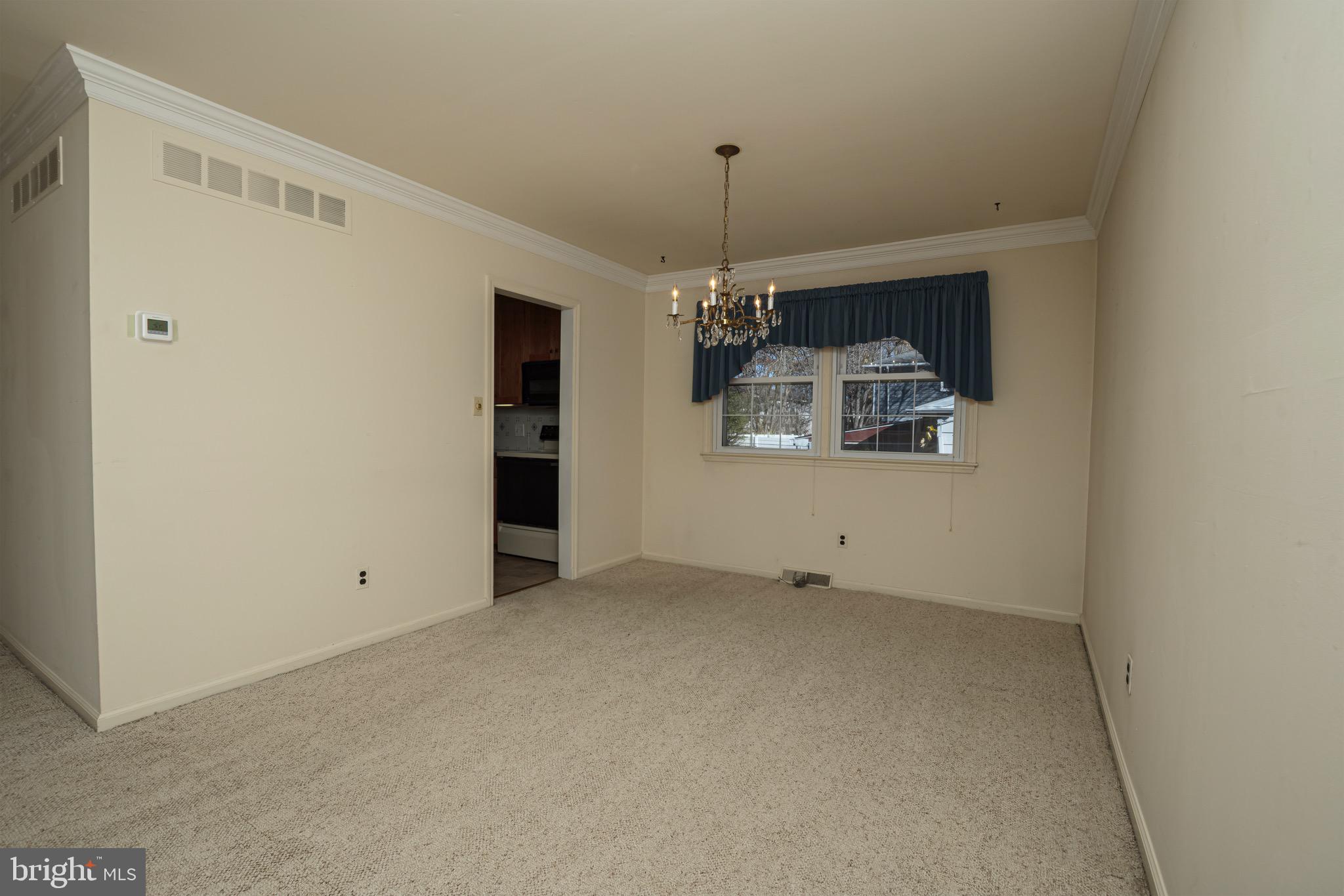 FOUR SEASONS - Residential