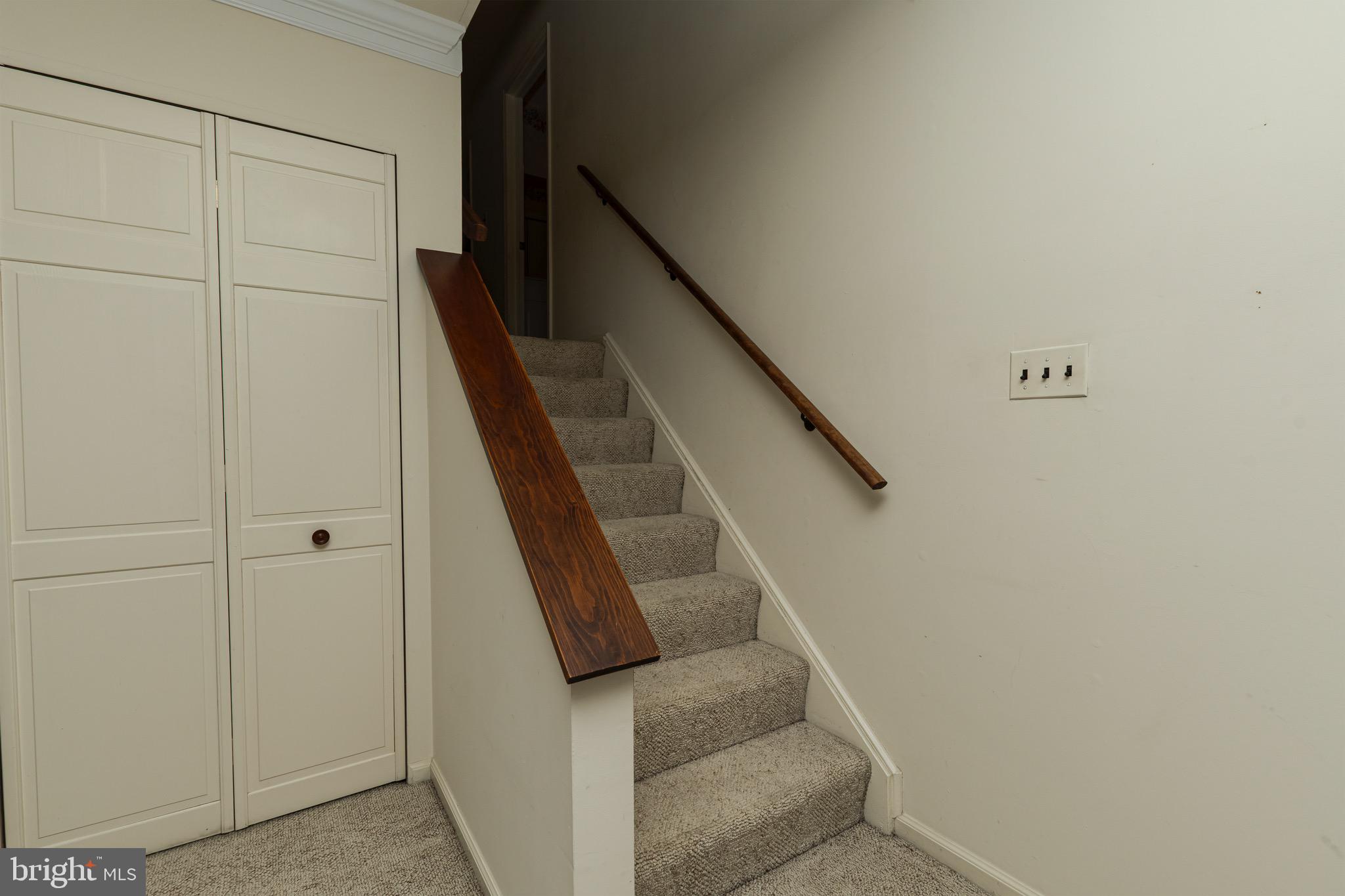 FOUR SEASONS - Residential