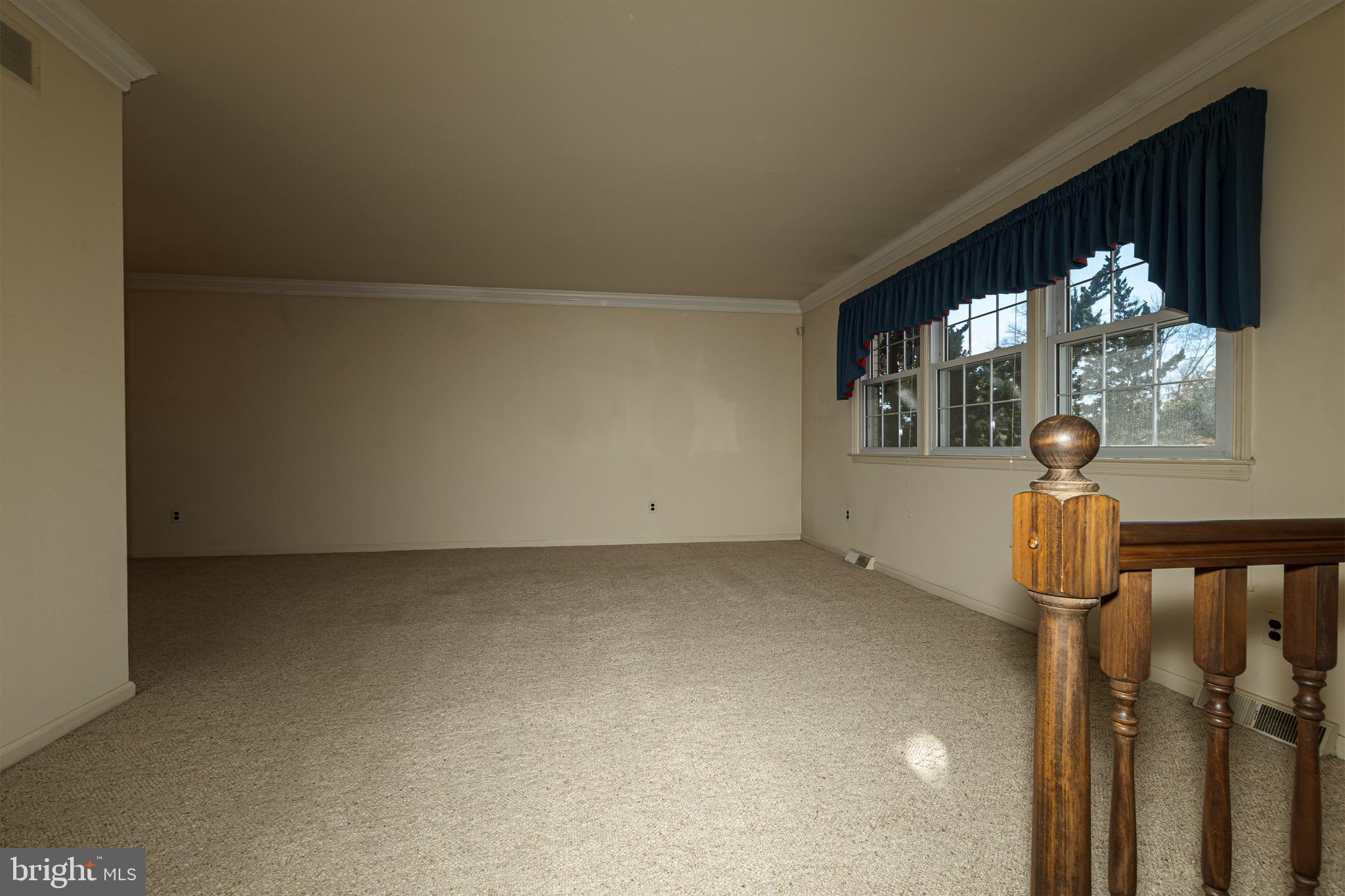 FOUR SEASONS - Residential