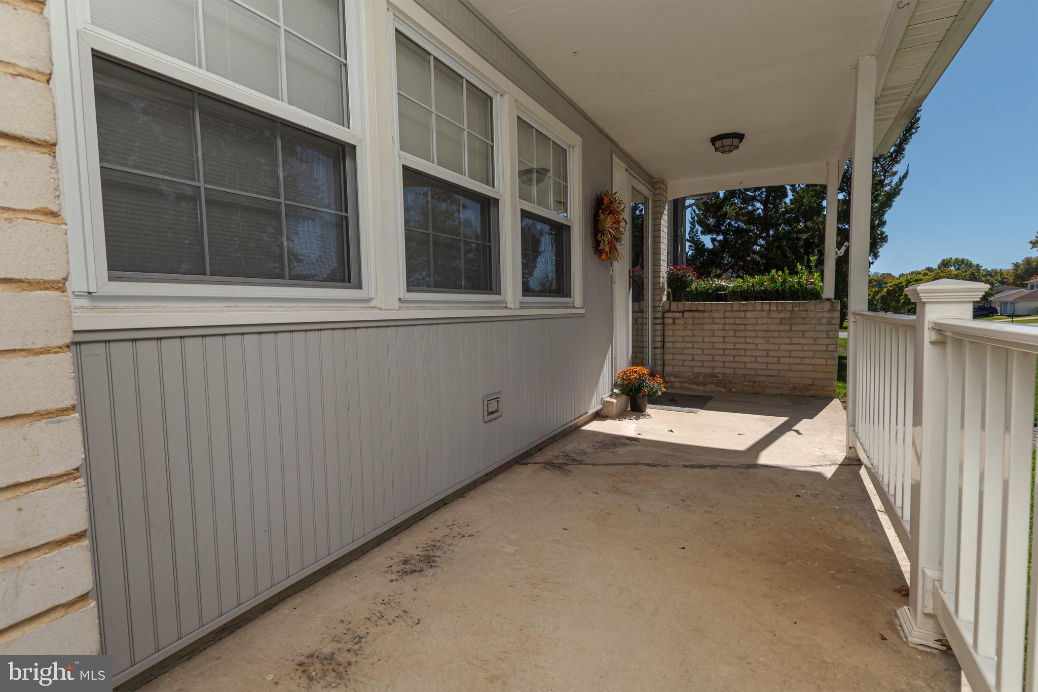 FOUR SEASONS - Residential