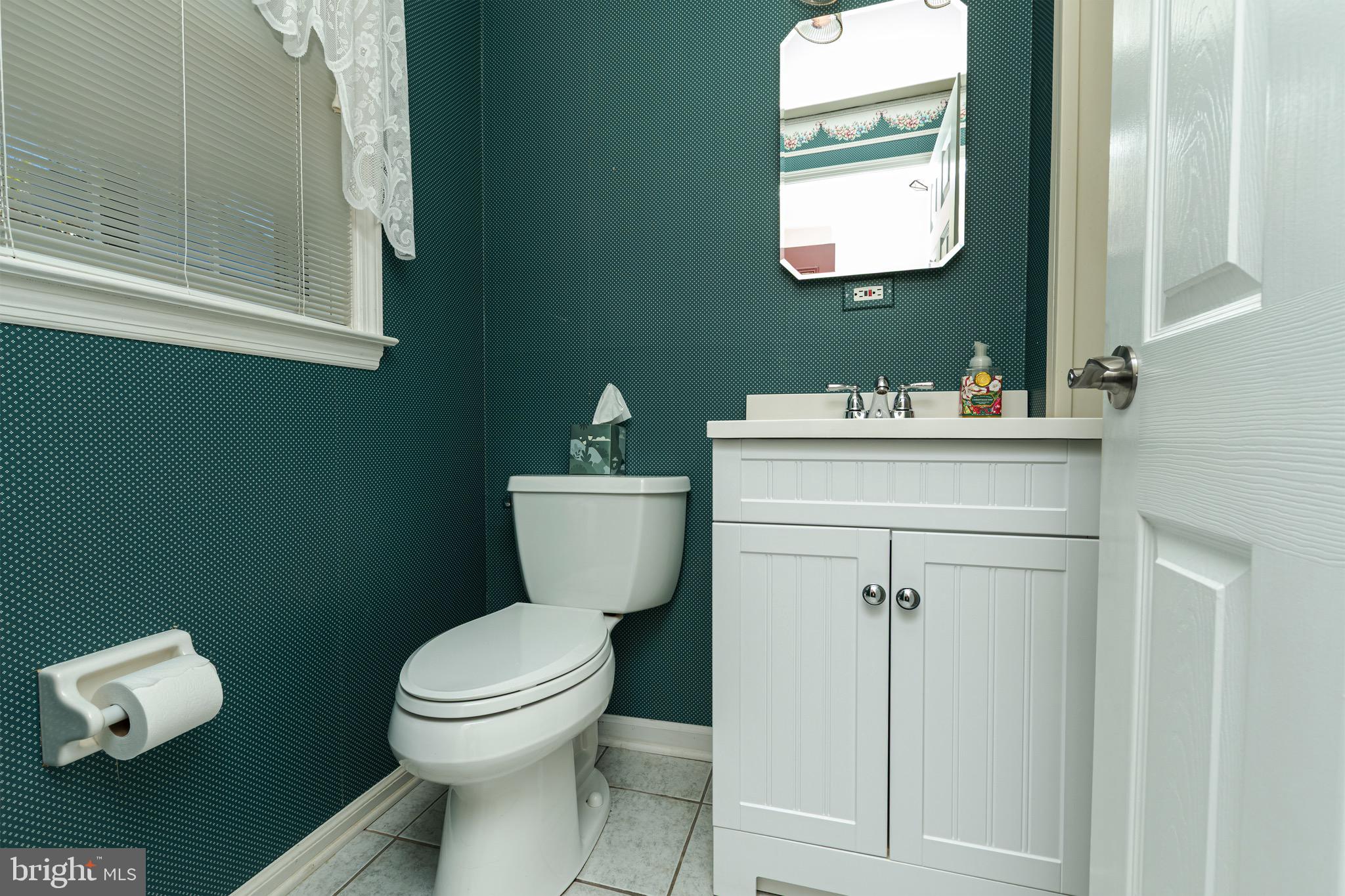 FOUR SEASONS - Residential