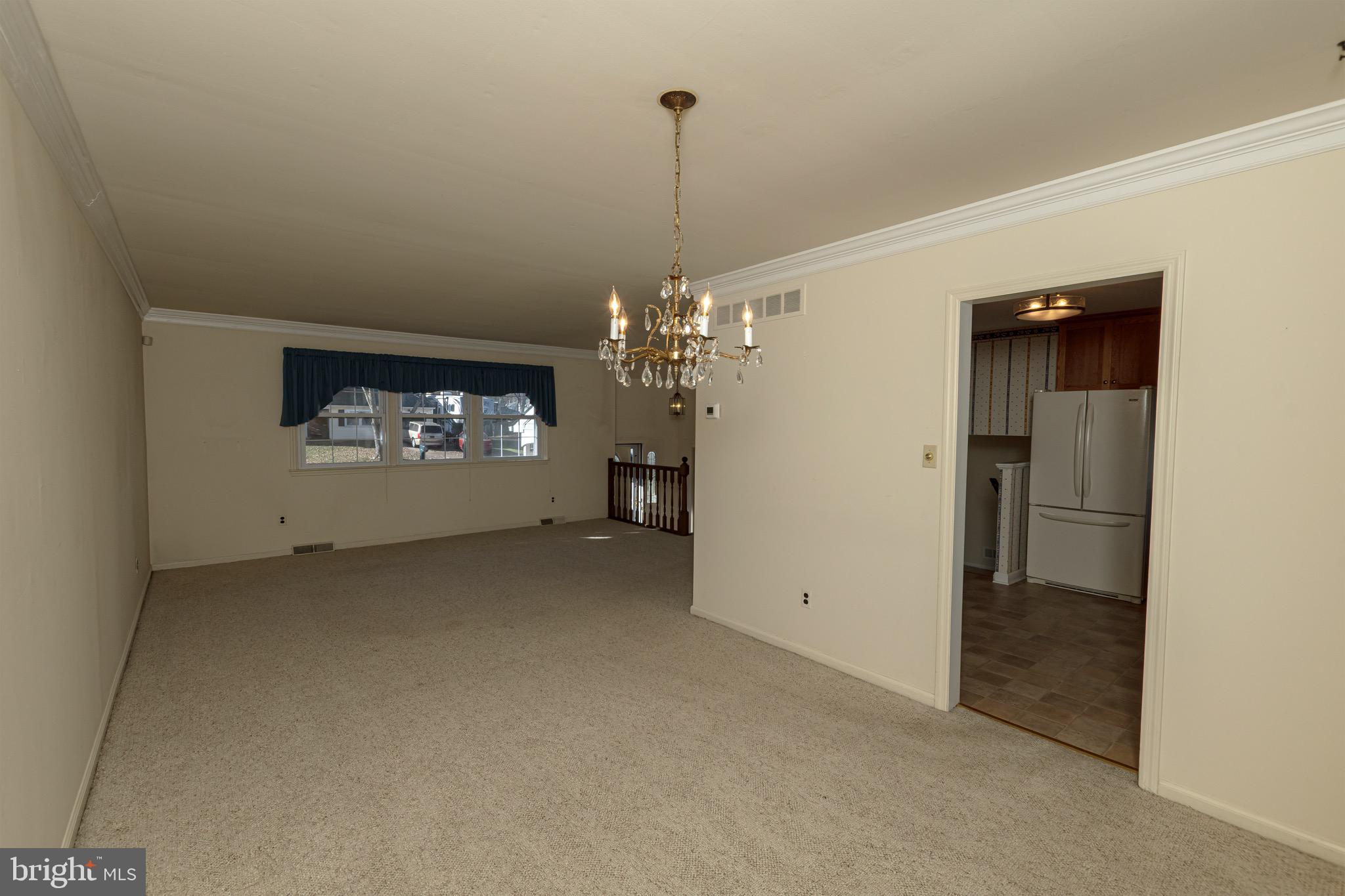 FOUR SEASONS - Residential