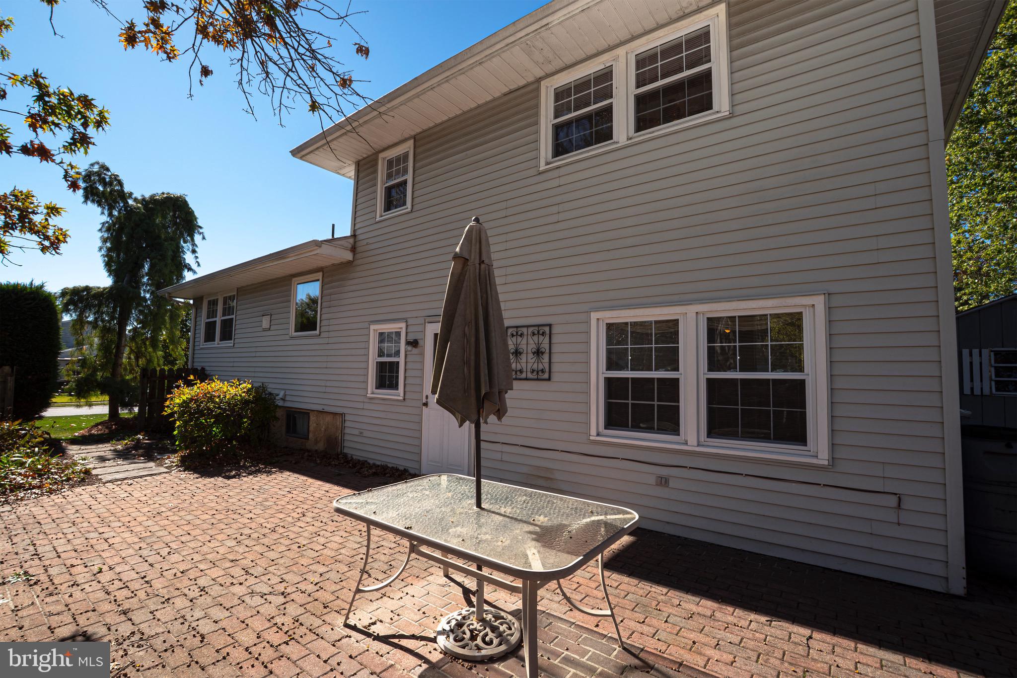 FOUR SEASONS - Residential