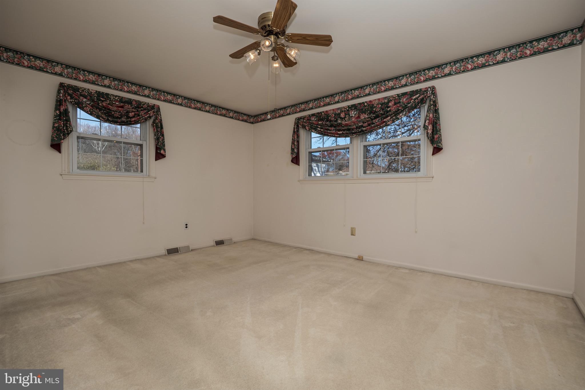 FOUR SEASONS - Residential