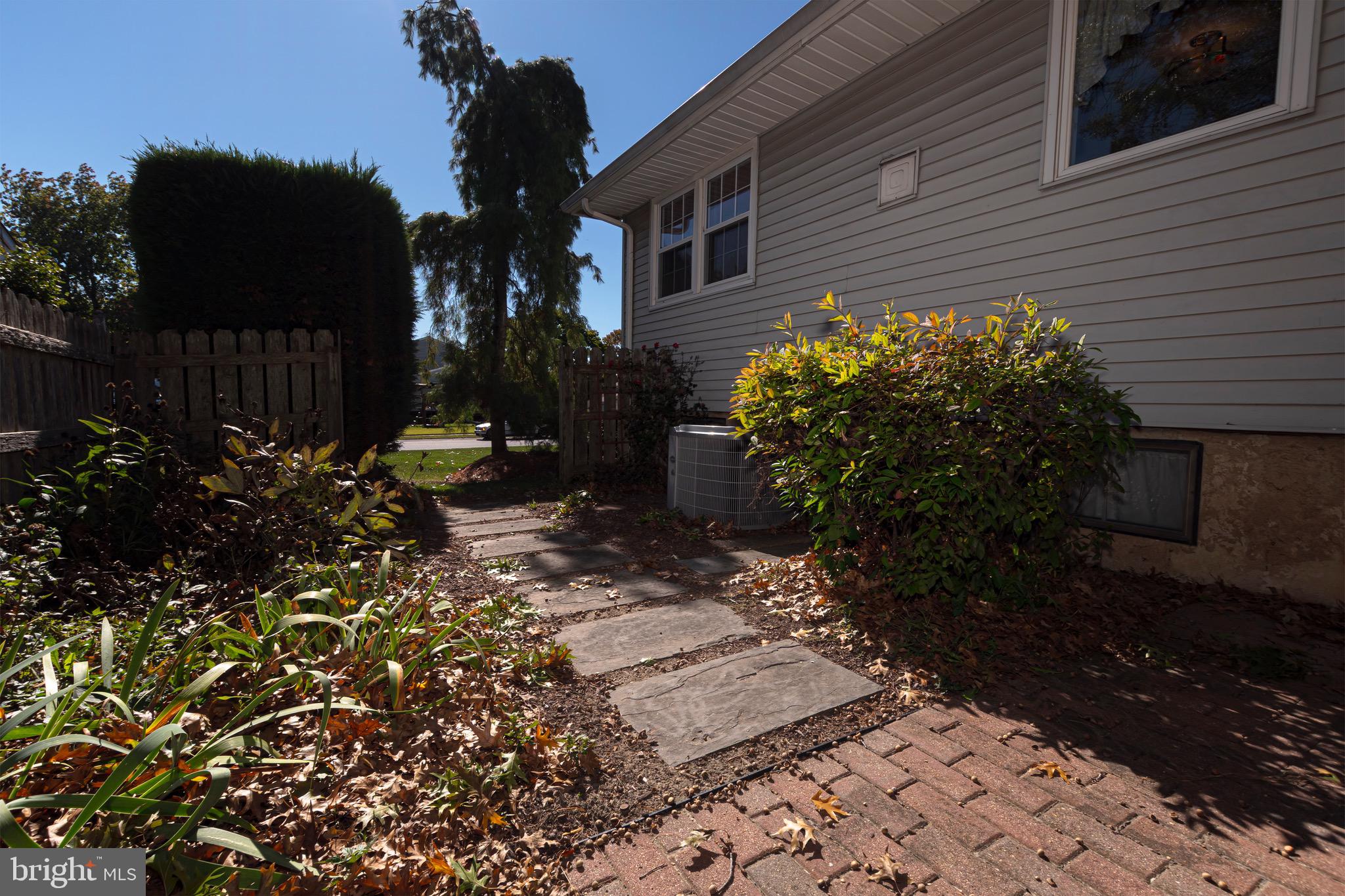 FOUR SEASONS - Residential