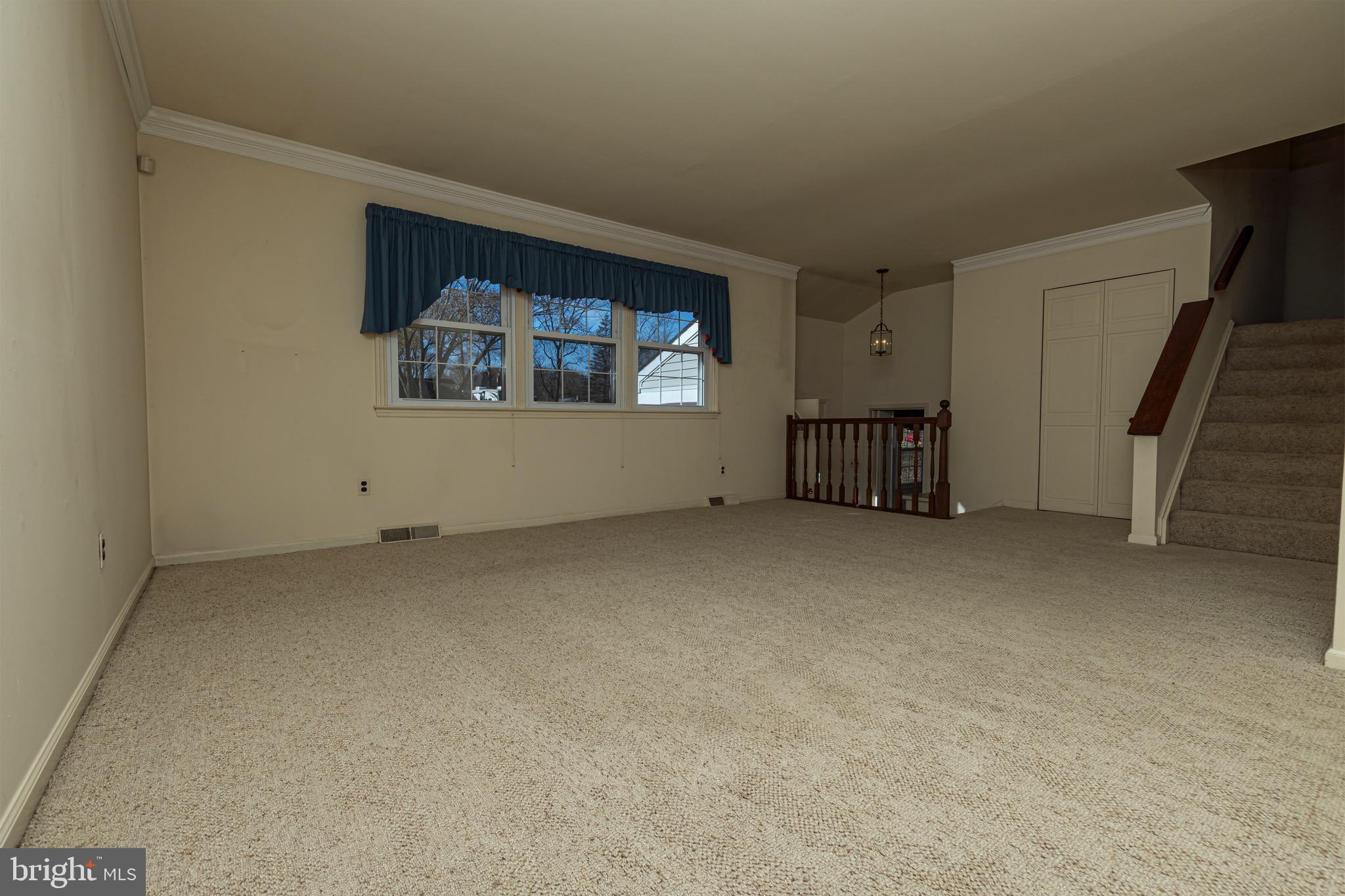 FOUR SEASONS - Residential