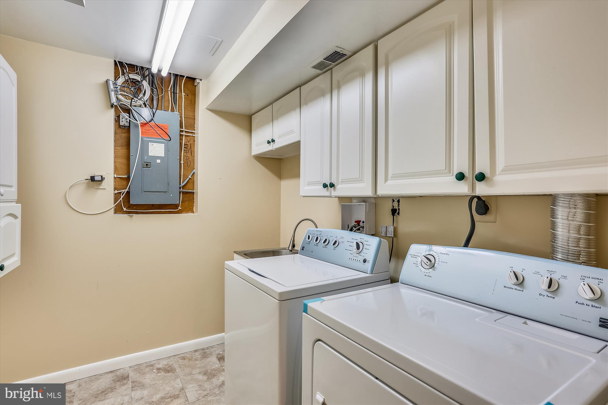 THE DOWNS - MONTG VILL - Residential