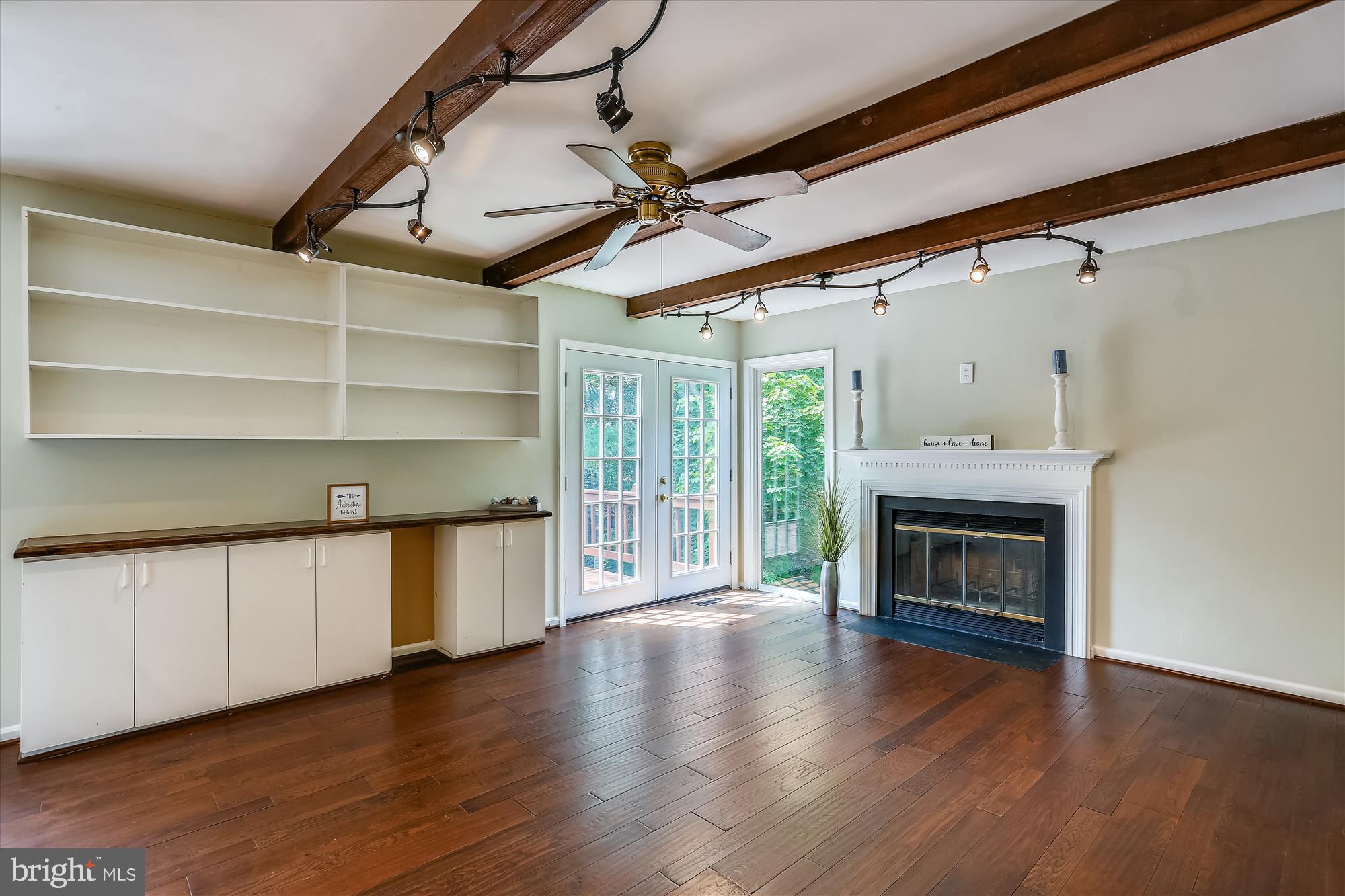 THE DOWNS - MONTG VILL - Residential