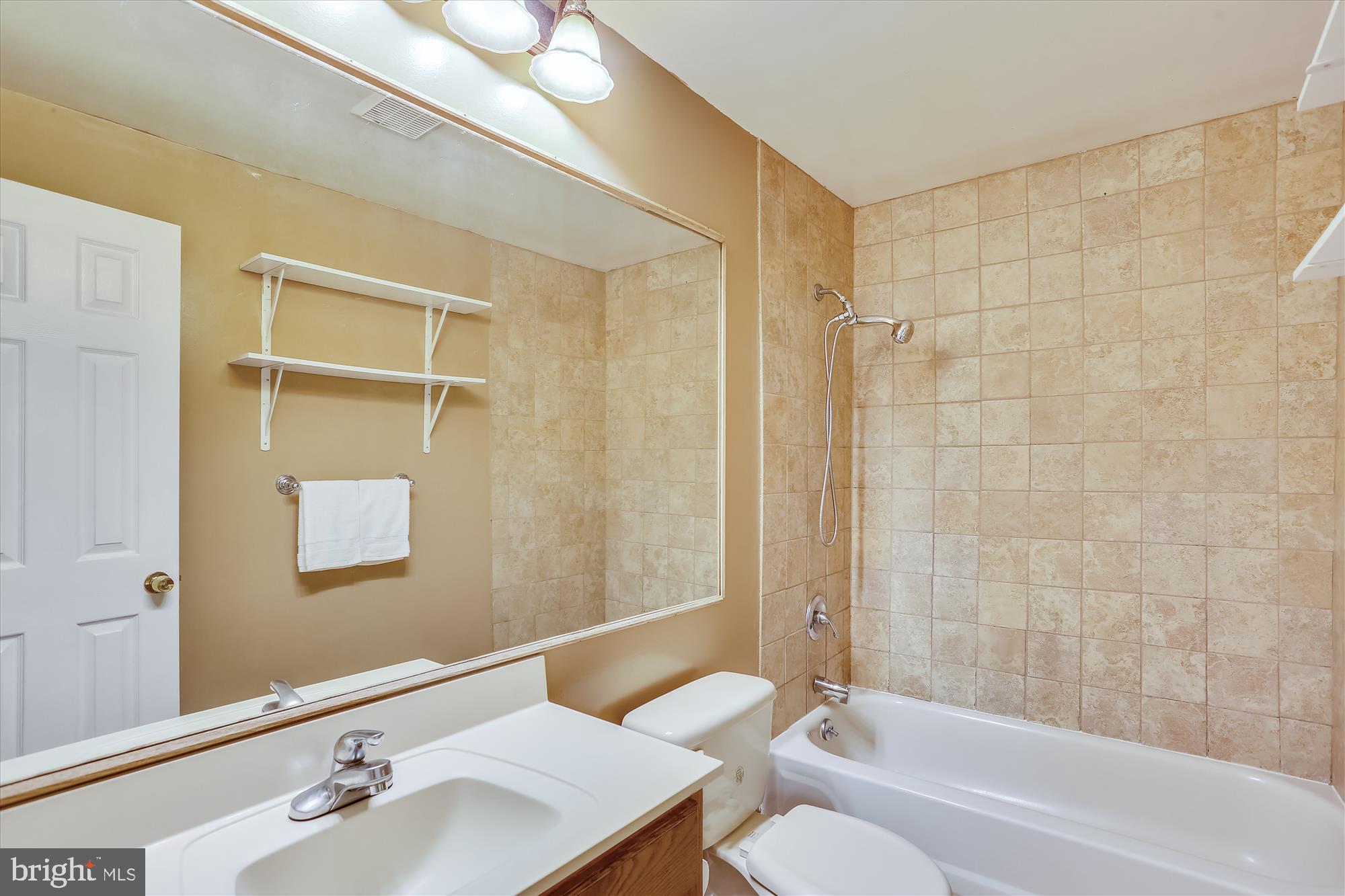 THE DOWNS - MONTG VILL - Residential