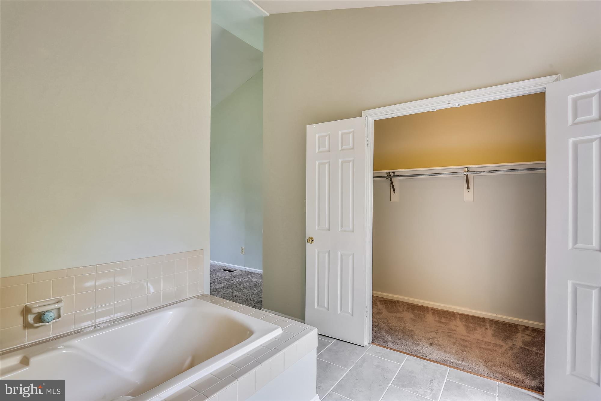 THE DOWNS - MONTG VILL - Residential