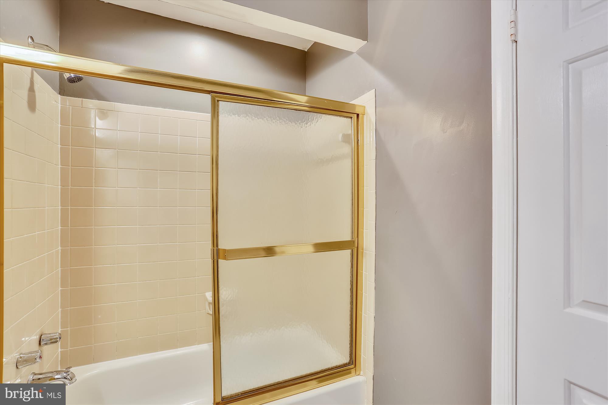 THE DOWNS - MONTG VILL - Residential