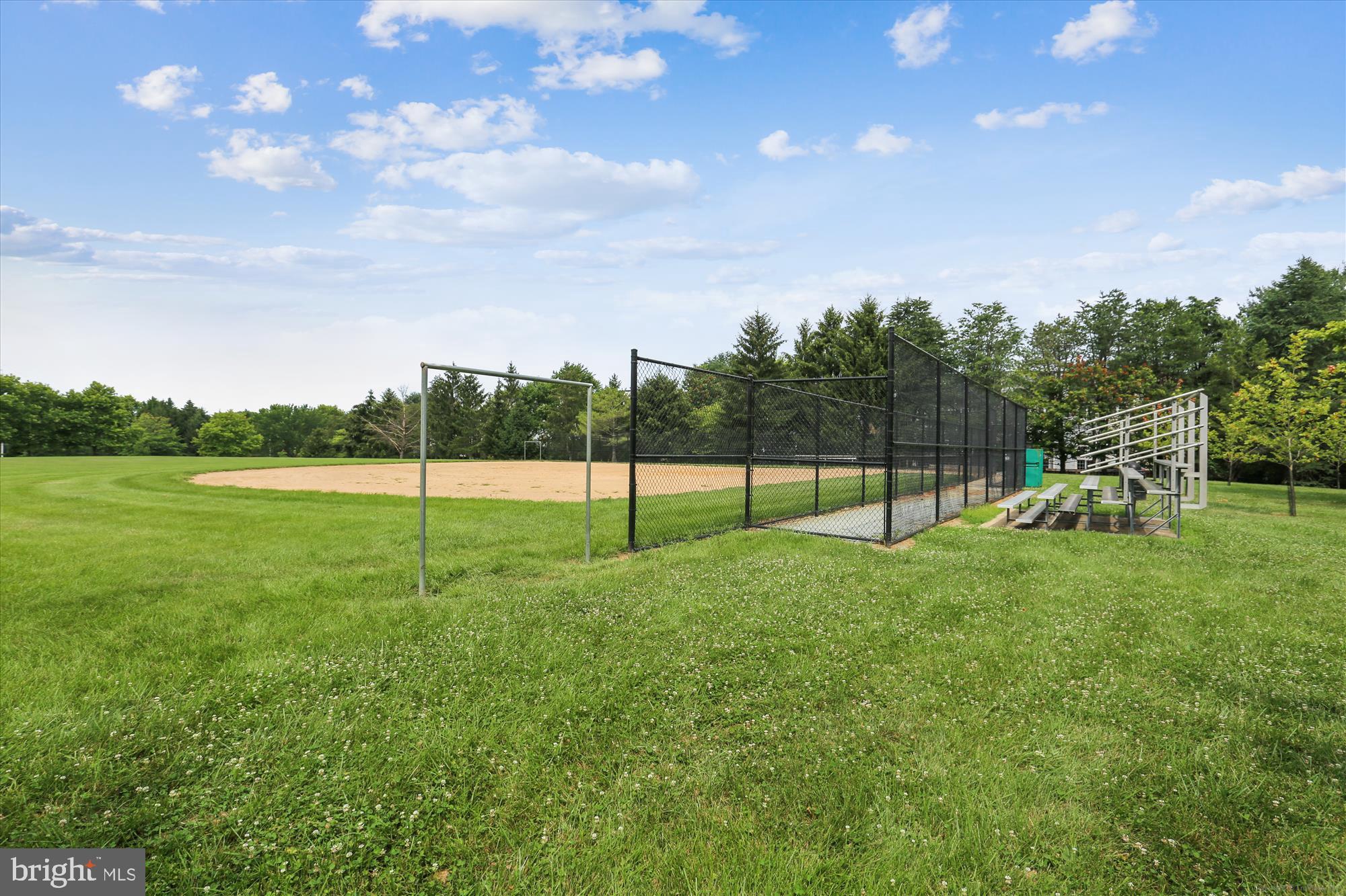 THE DOWNS - MONTG VILL - Residential