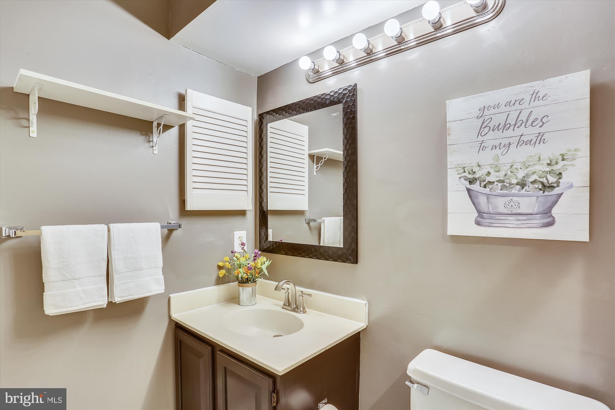 THE DOWNS - MONTG VILL - Residential