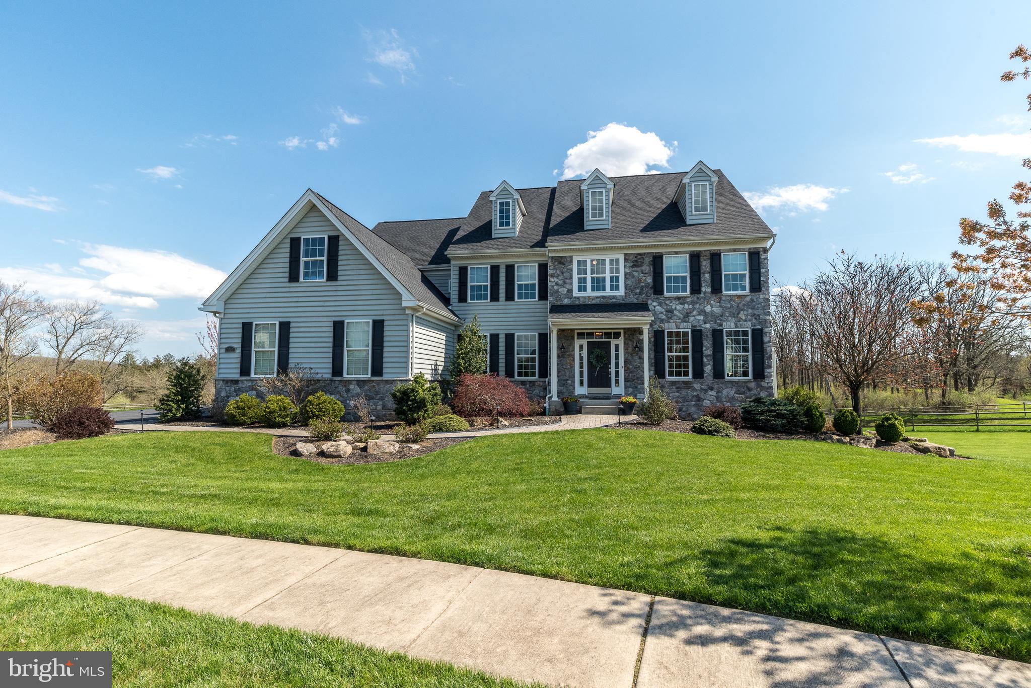 WHISPERING PINES - Residential