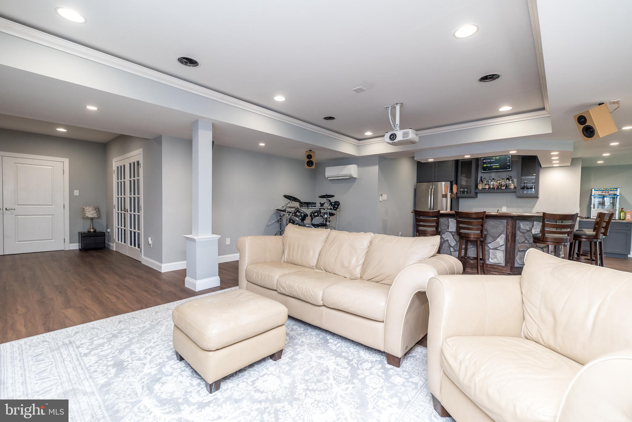 WHISPERING PINES - Residential