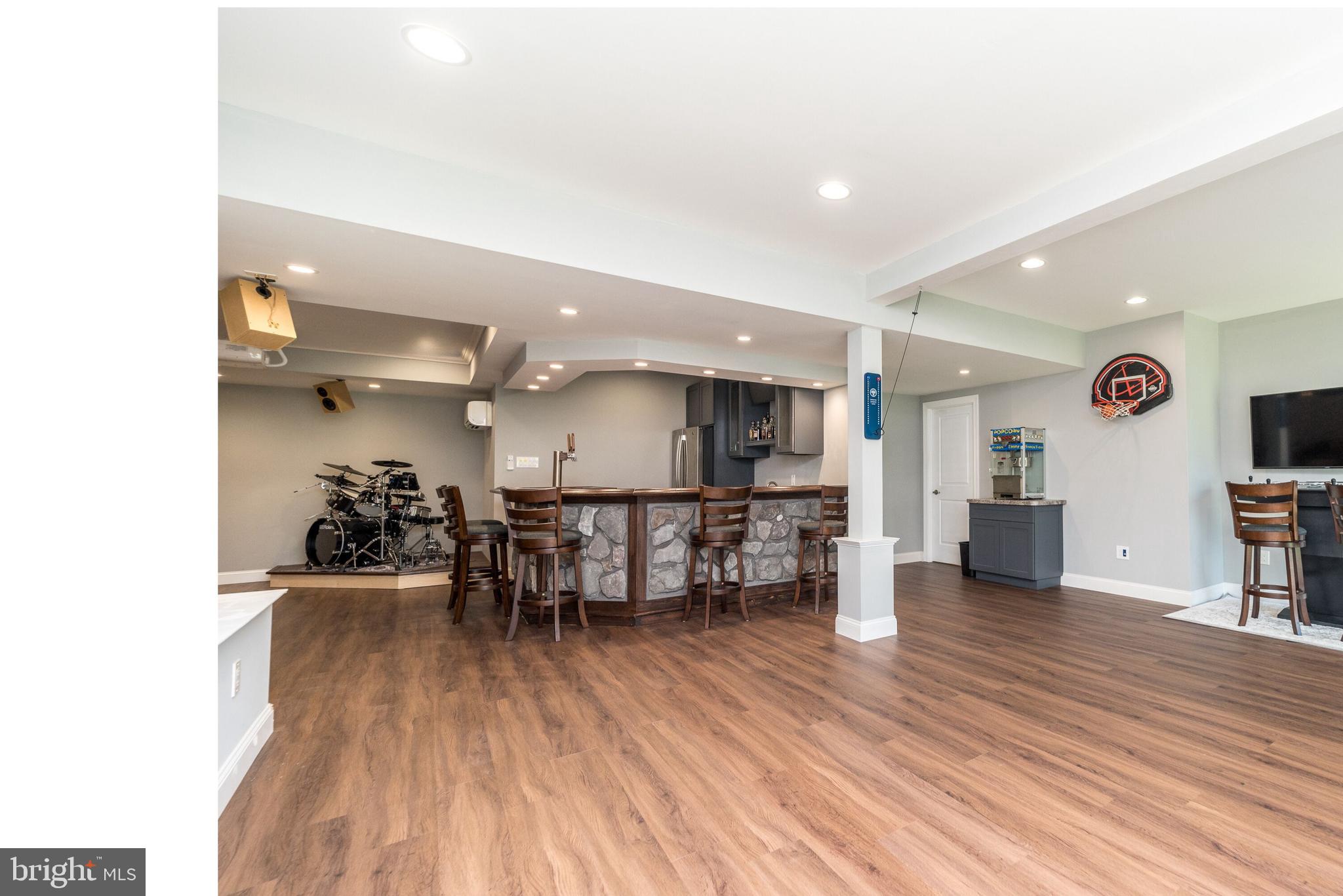 WHISPERING PINES - Residential