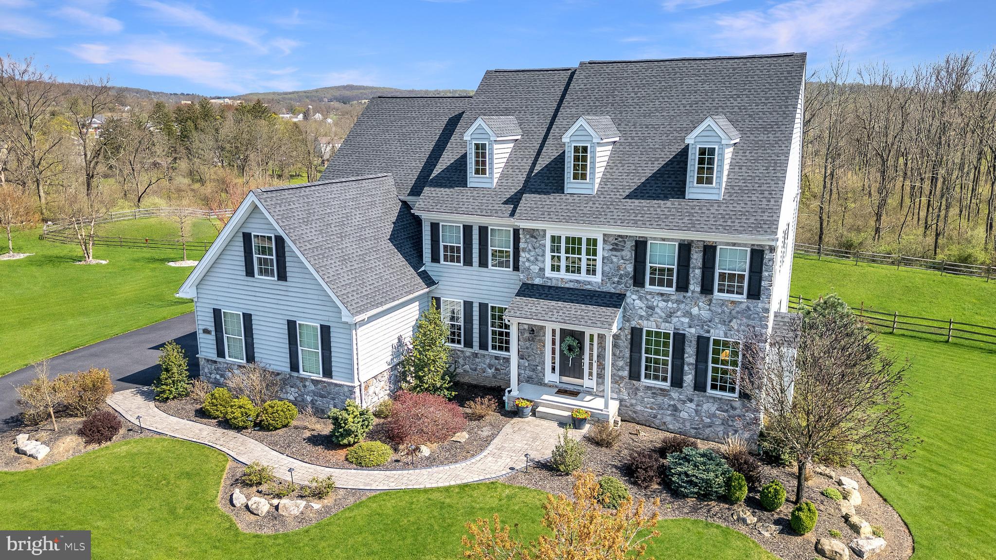 WHISPERING PINES - Residential