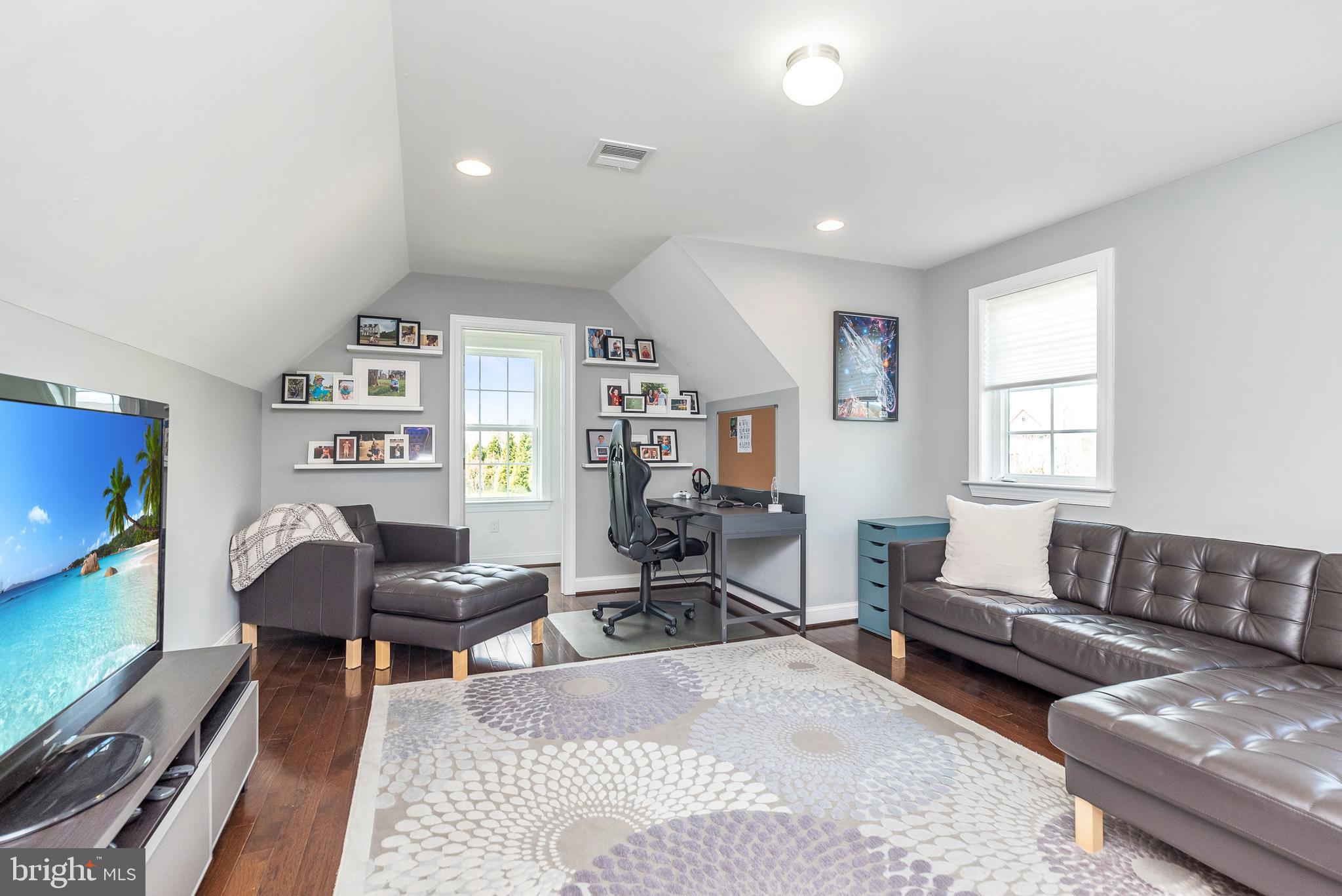 WHISPERING PINES - Residential