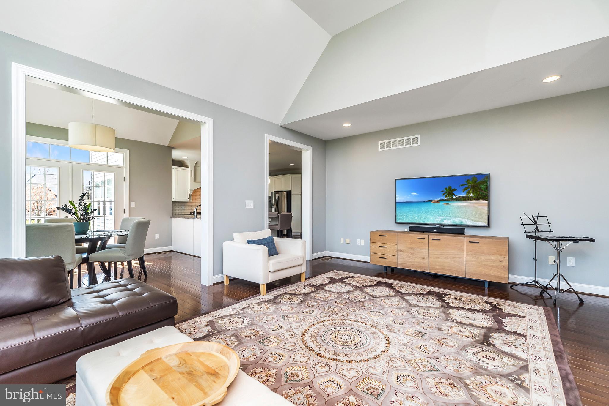 WHISPERING PINES - Residential