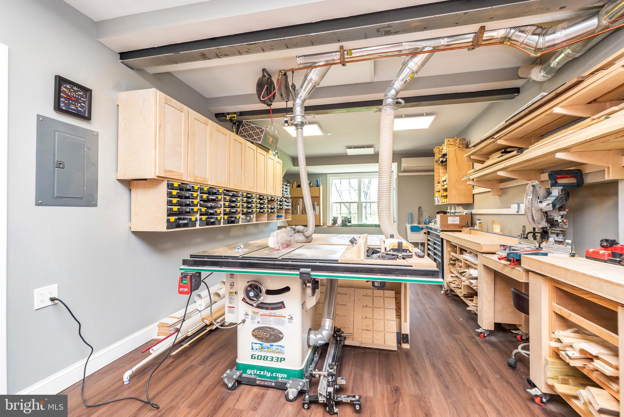 WHISPERING PINES - Residential