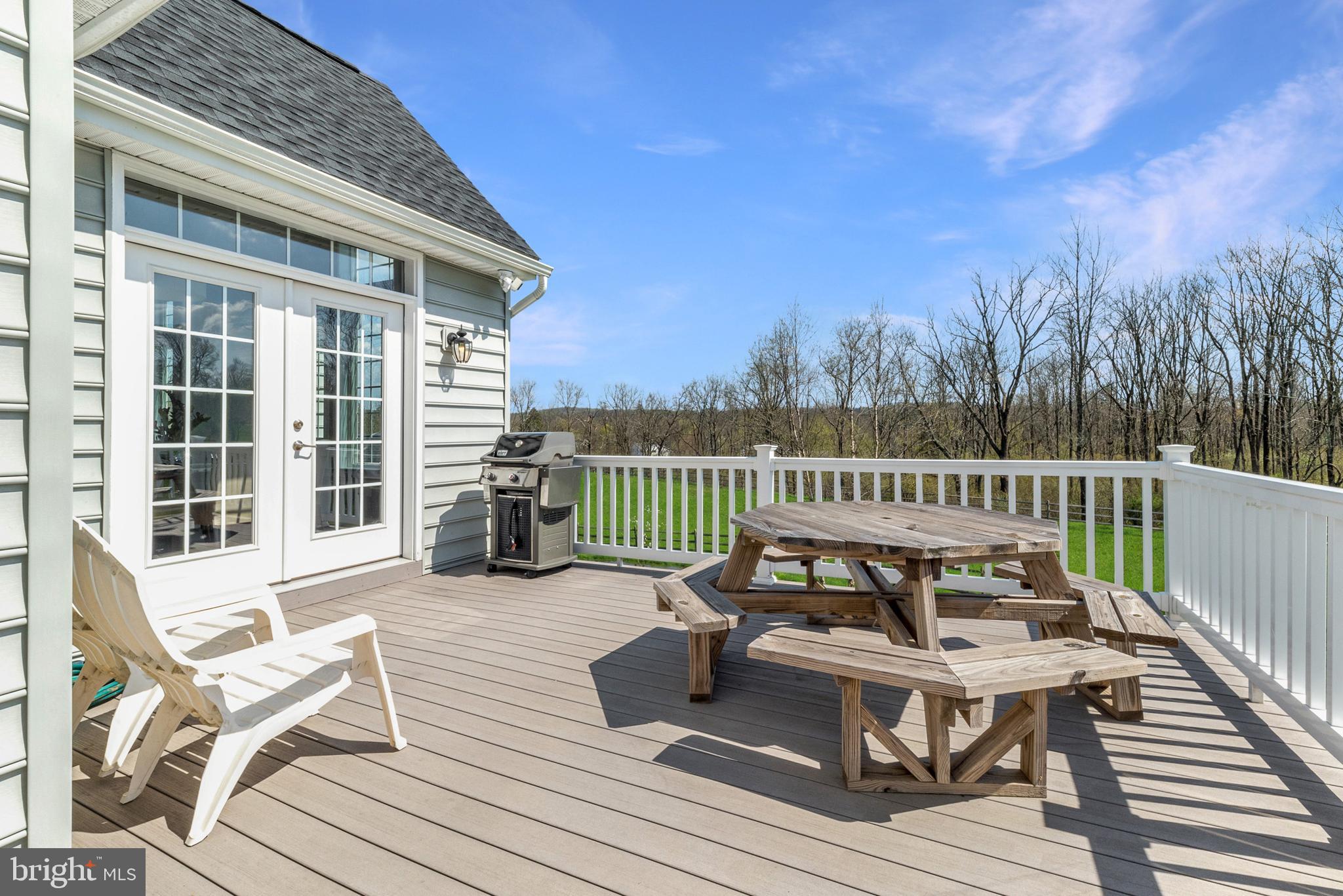 WHISPERING PINES - Residential