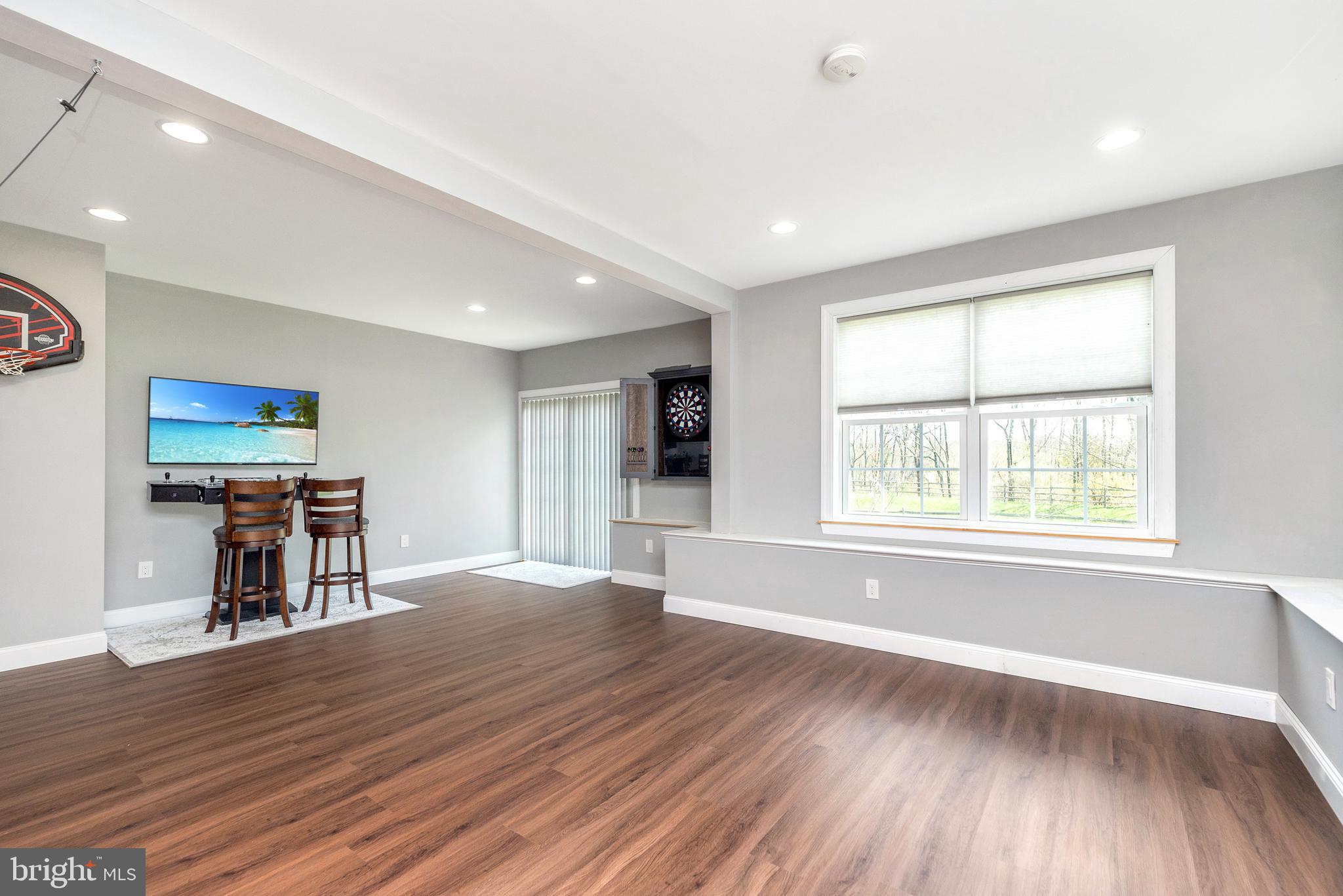 WHISPERING PINES - Residential