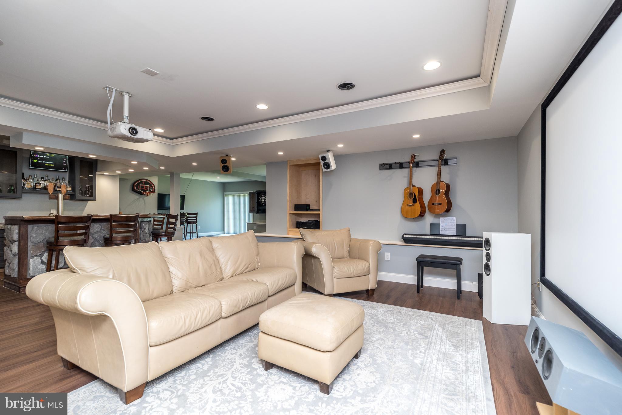 WHISPERING PINES - Residential