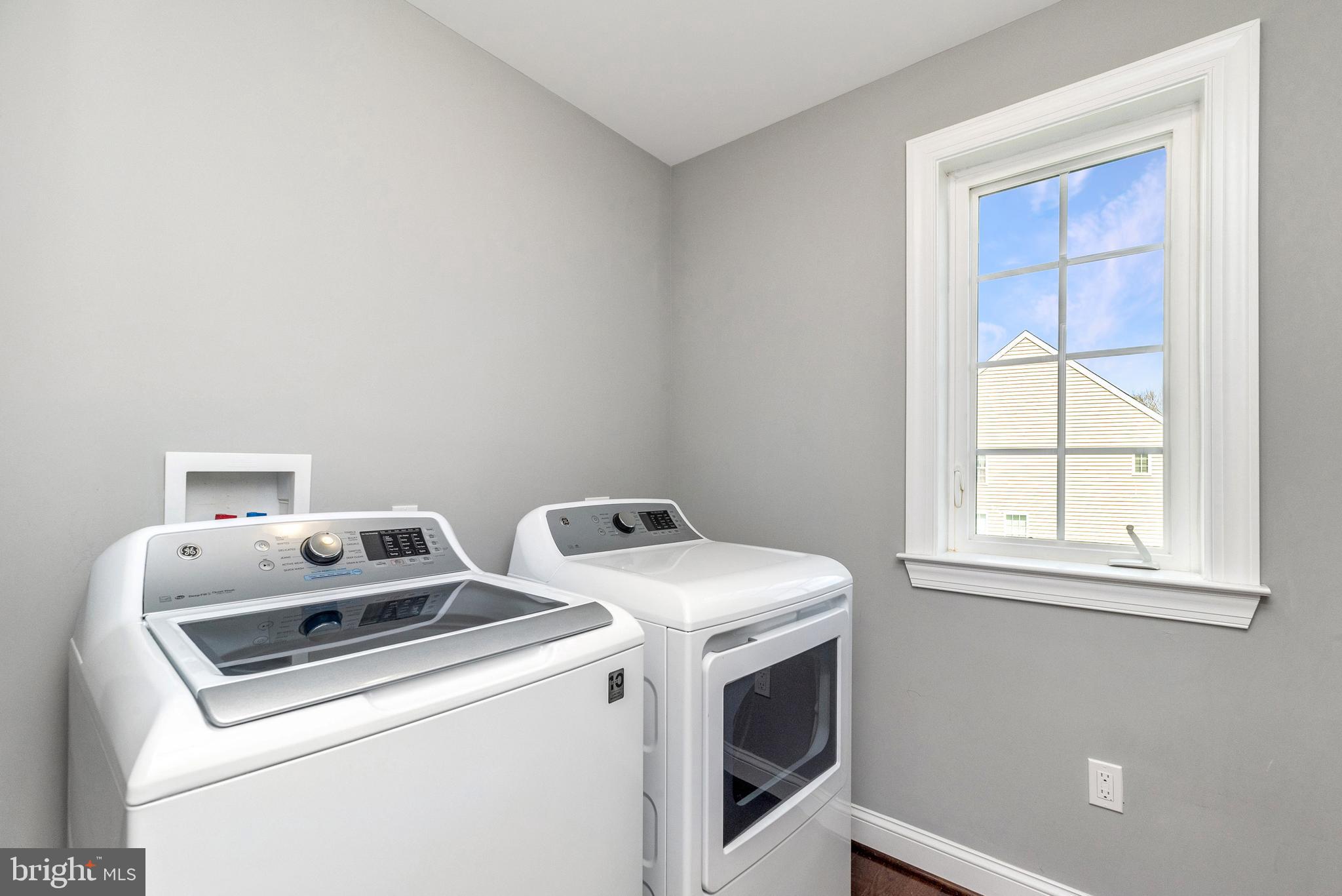 WHISPERING PINES - Residential