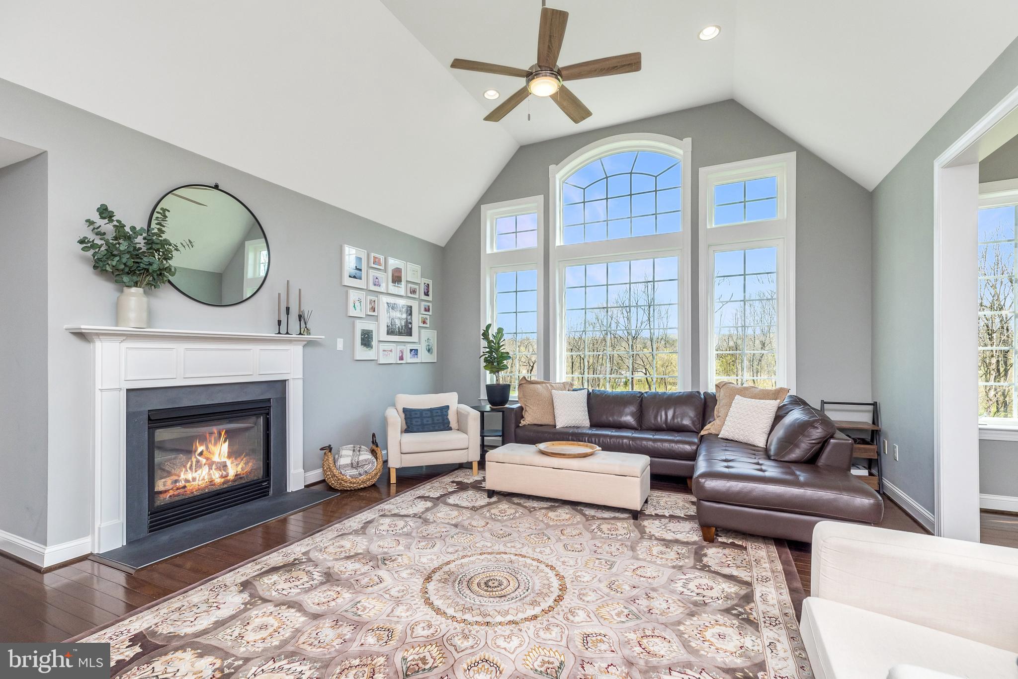 WHISPERING PINES - Residential