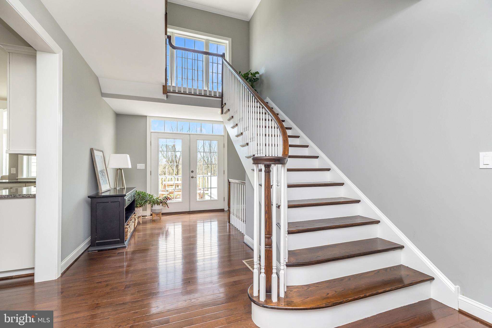 WHISPERING PINES - Residential