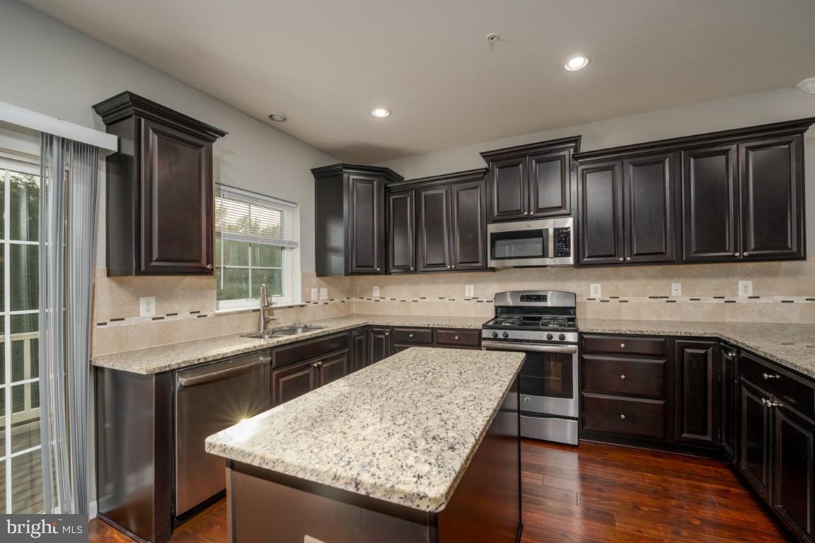 OXFORD SQUARE - Residential Lease