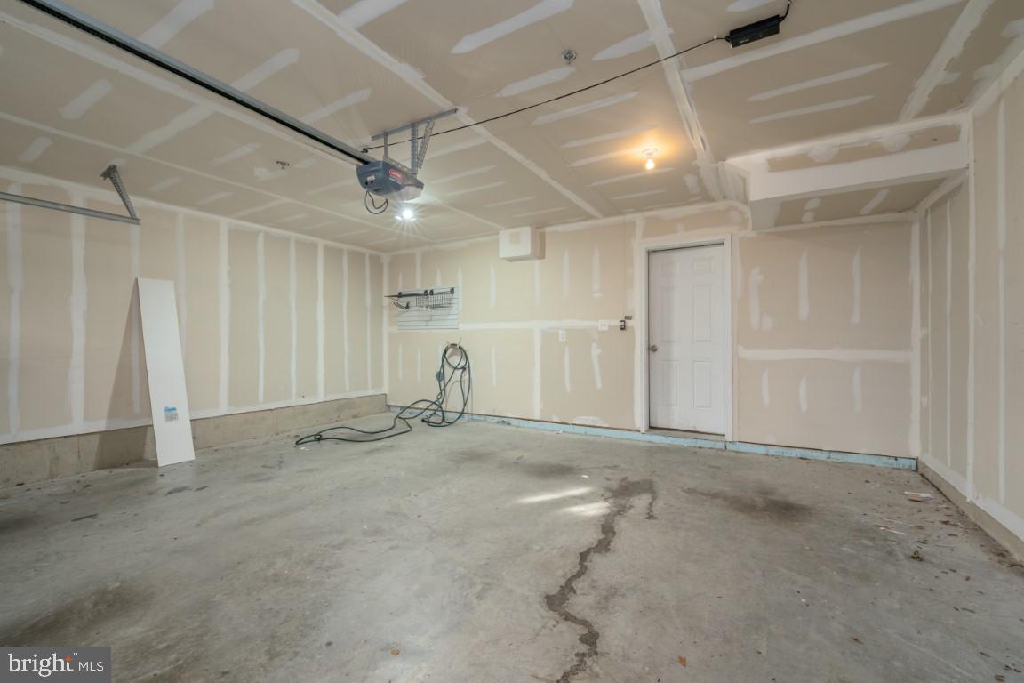 OXFORD SQUARE - Residential Lease