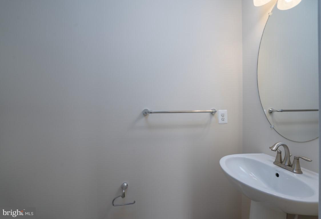 OXFORD SQUARE - Residential Lease