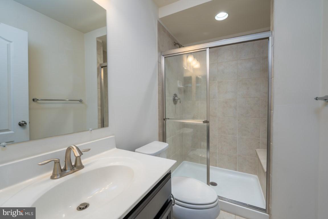 OXFORD SQUARE - Residential Lease