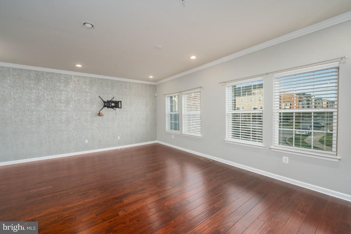 OXFORD SQUARE - Residential Lease