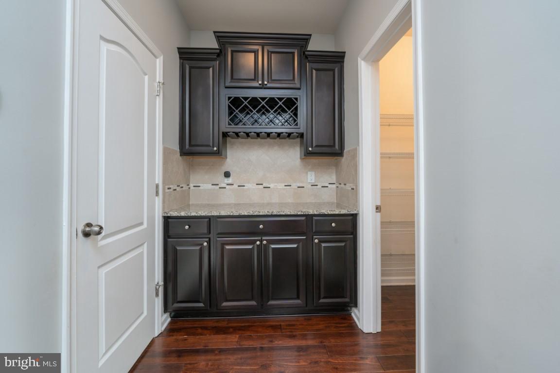 OXFORD SQUARE - Residential Lease