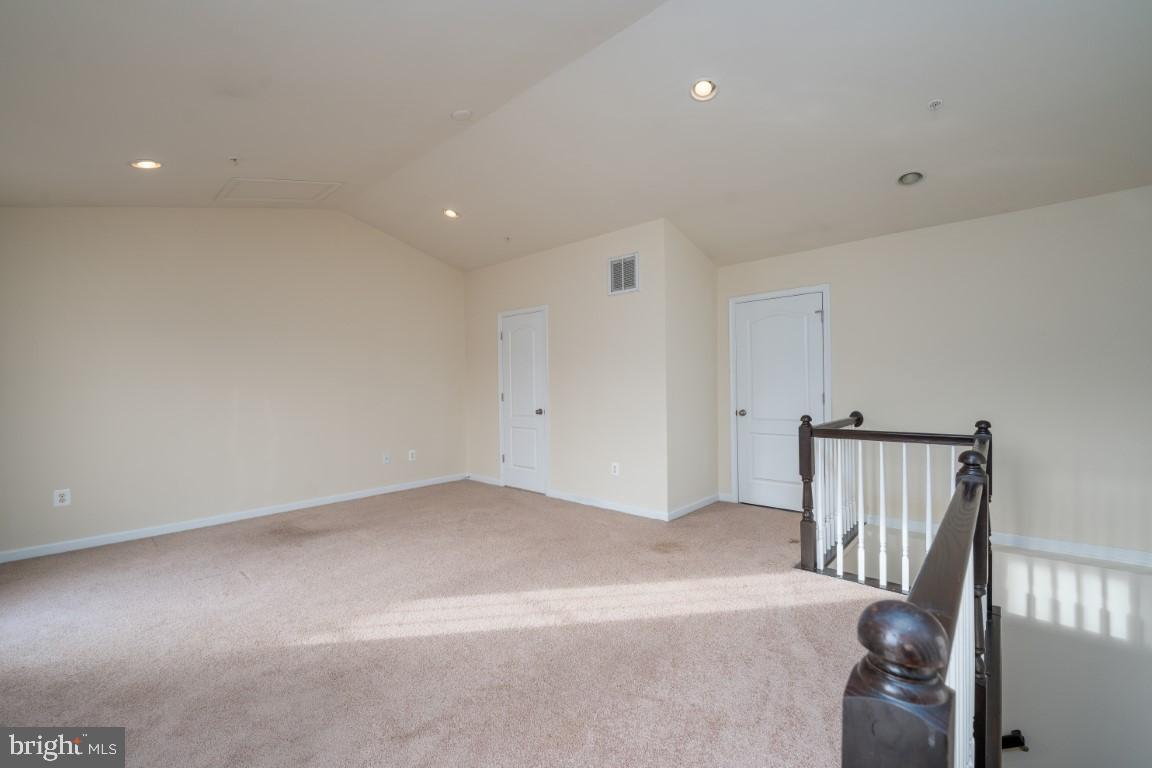 OXFORD SQUARE - Residential Lease