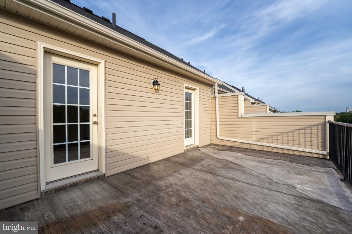 OXFORD SQUARE - Residential Lease