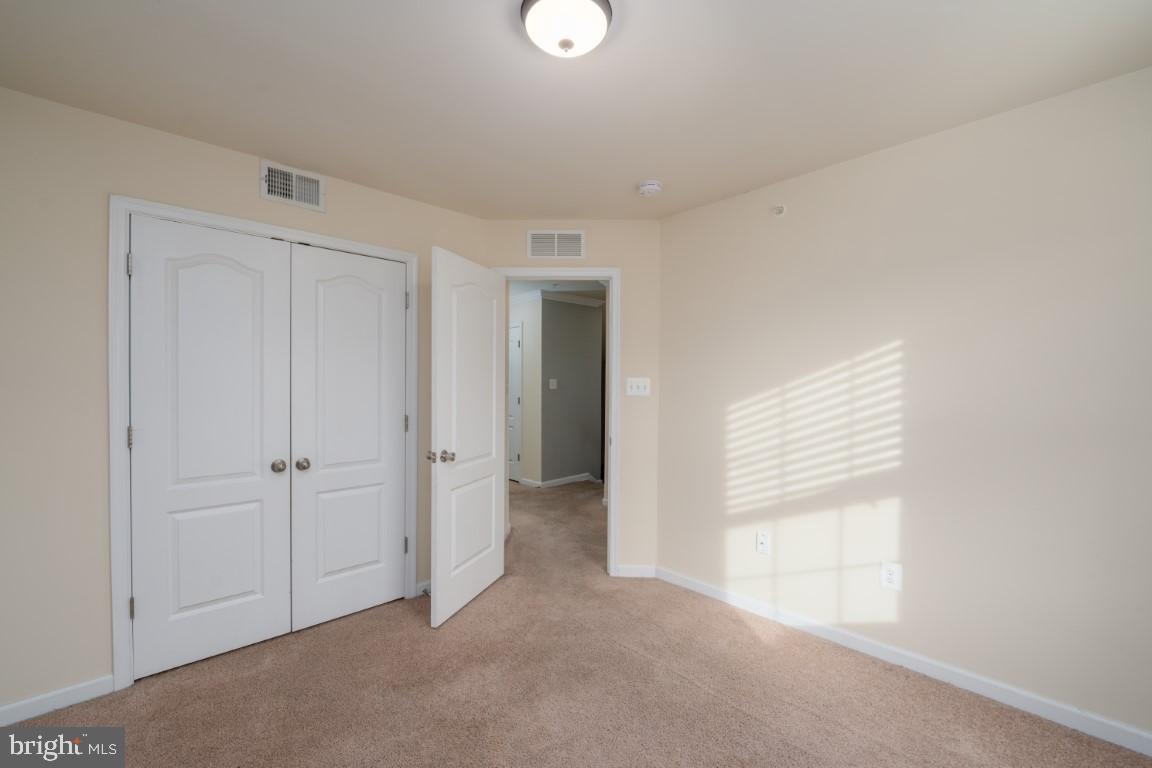 OXFORD SQUARE - Residential Lease