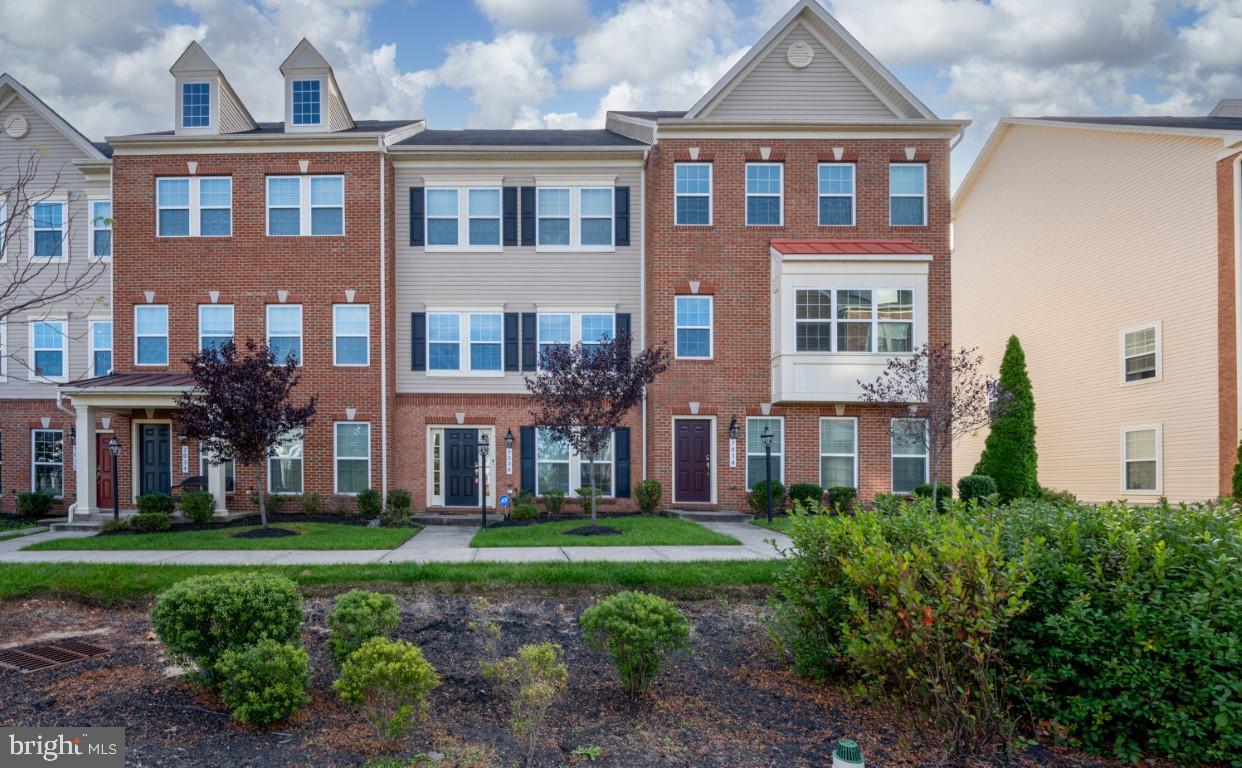 OXFORD SQUARE - Residential Lease