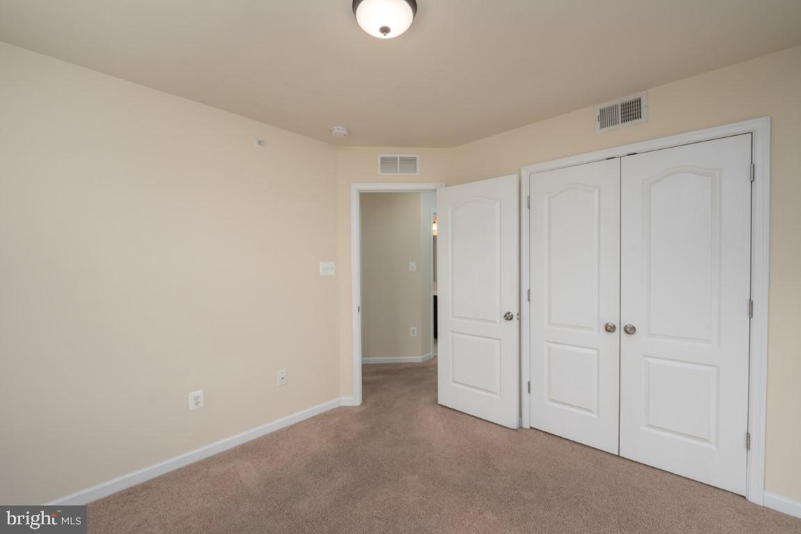 OXFORD SQUARE - Residential Lease