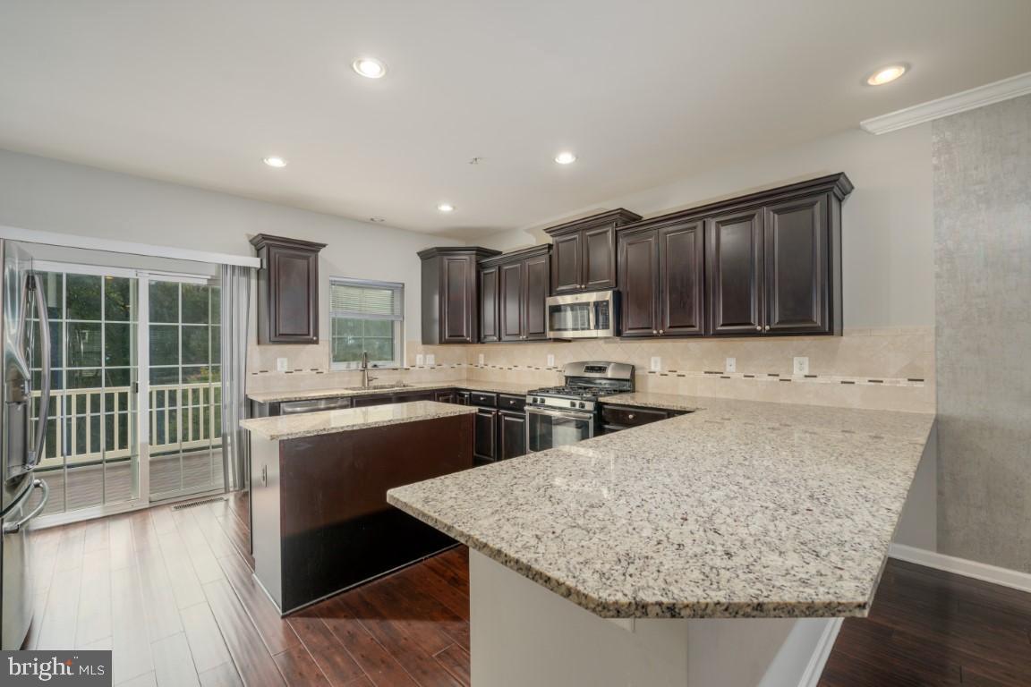 OXFORD SQUARE - Residential Lease