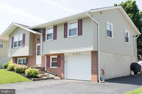 Photo of 359 Jeff Avenue, EPHRATA, PA 17522 (MLS # PALA2064536)