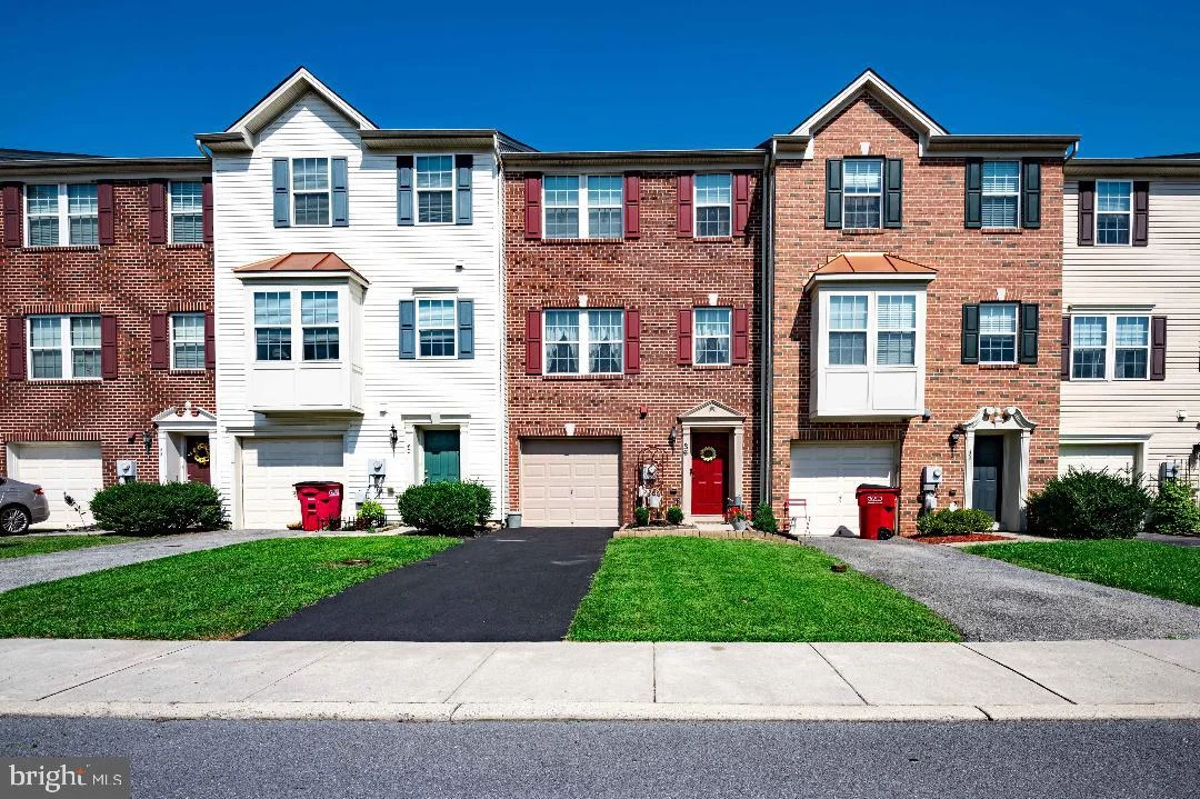36 Tidewater Ter, Falling Waters, WV 25419