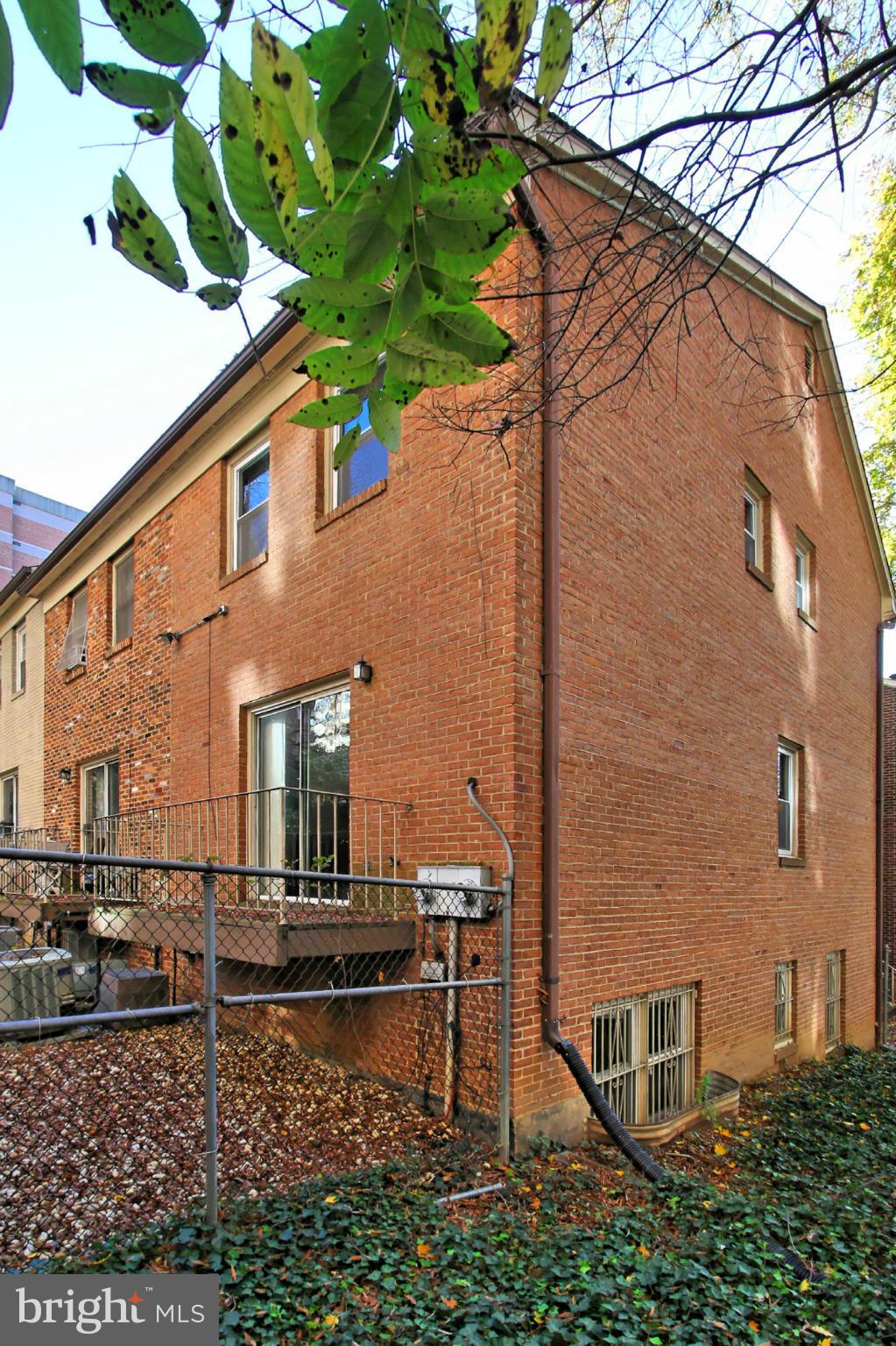 ARLINGTON - Residential Lease